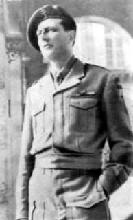 Henri
d'Astier de la Vigerie en tenue<BR>de commandant du Commando de
France